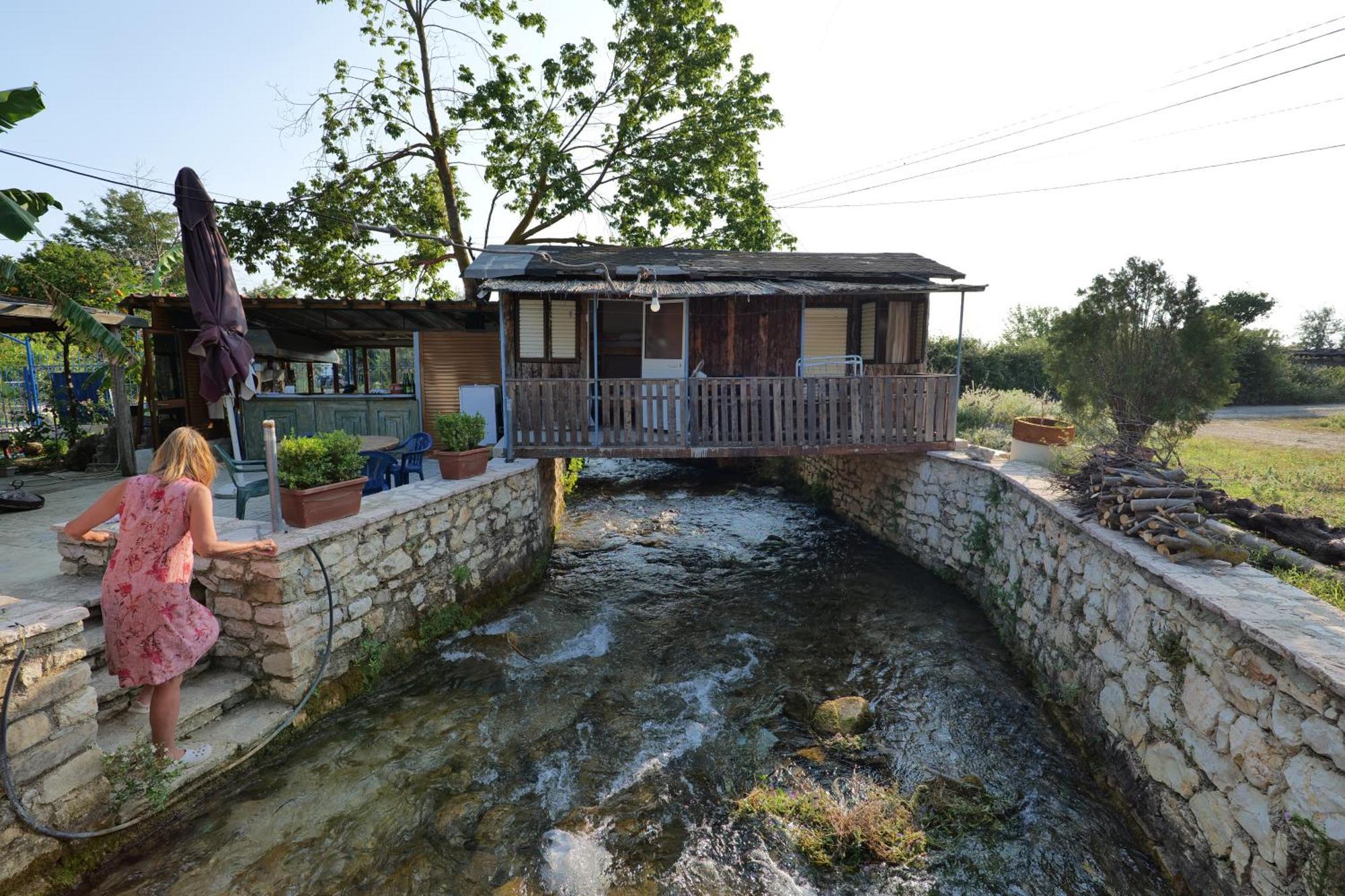 Tropikal Freskia Bunec Sarandë Buitenkant foto
