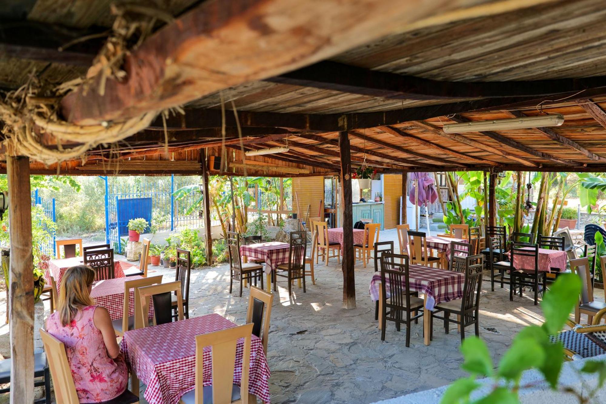 Tropikal Freskia Bunec Sarandë Buitenkant foto